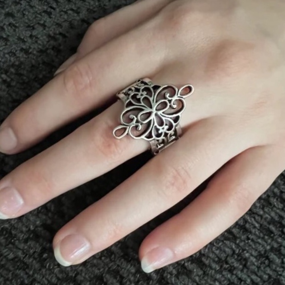 🌟3/$15 🆕 Paparazzi: Walk The VINE - Silver Ring